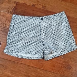NWT BR black and white print shorts 14S
